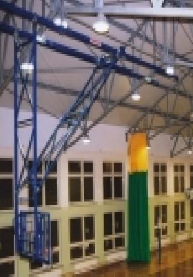 Konstrukcja podwieszana z napdem elektrycznym skadana w przd